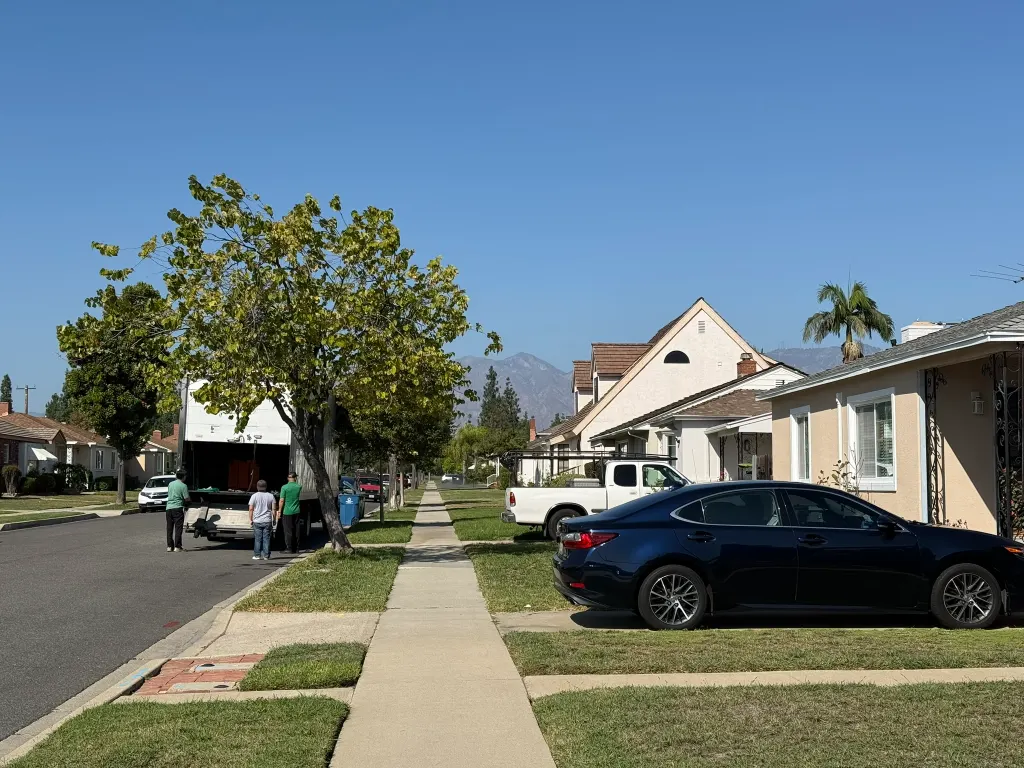 Ulice v Los Angeles v rezidenční čtvrti Al Hambra