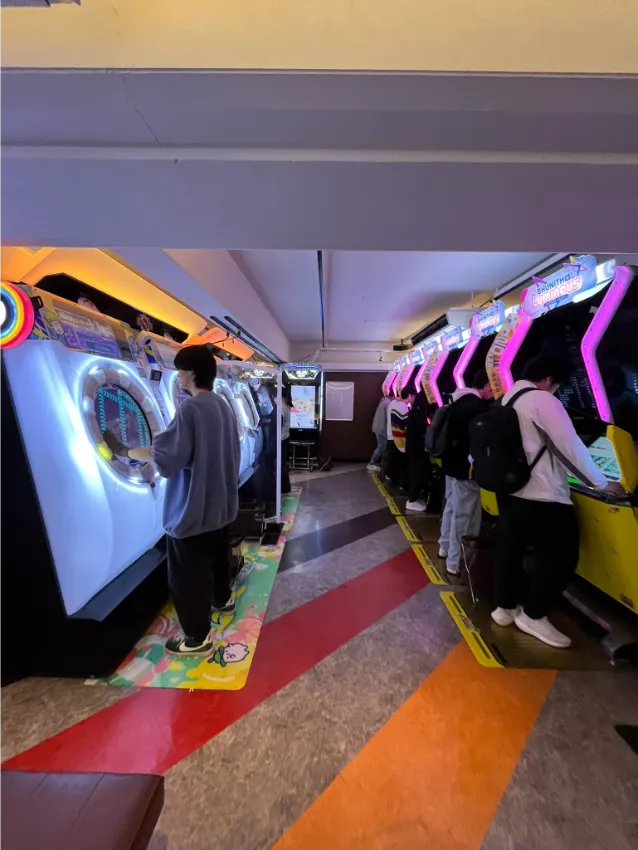 hráči v Akihabara v Tokiu