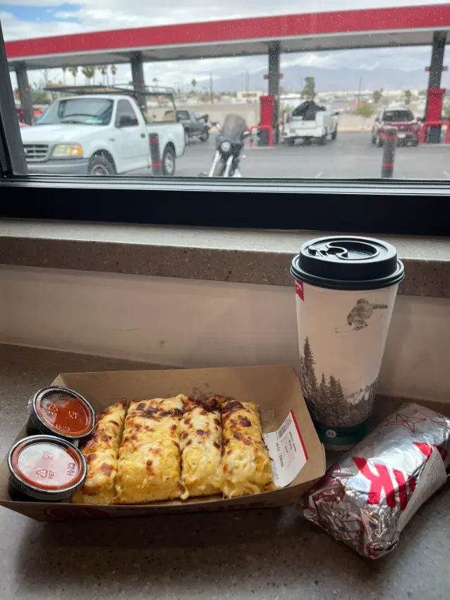 oběd na benzině Maverik v Las Vegas
