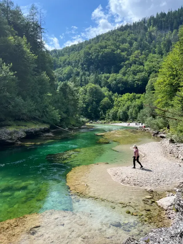 žena u řeky Salzy