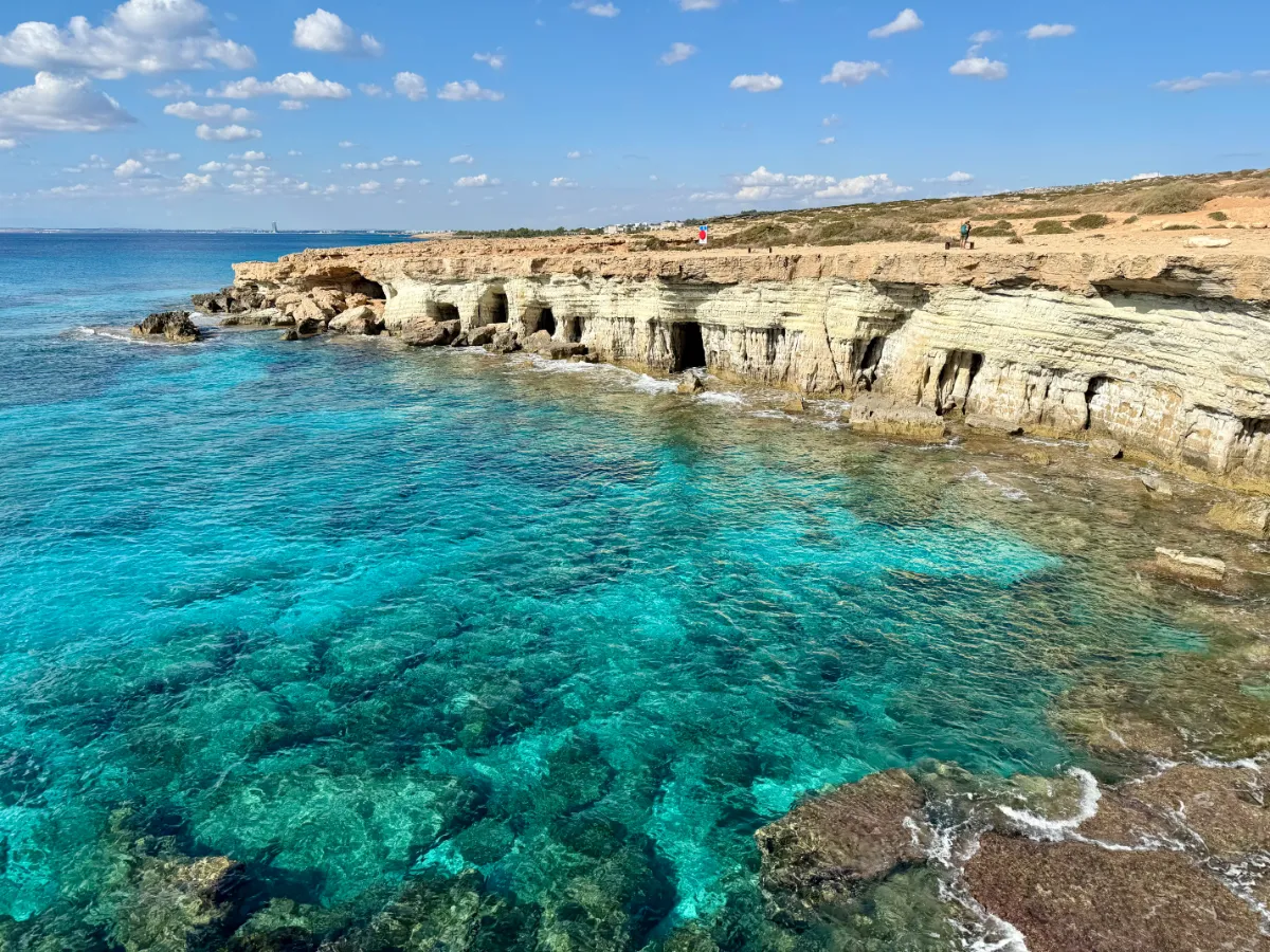 Sea Caves na Kypru v listopadu