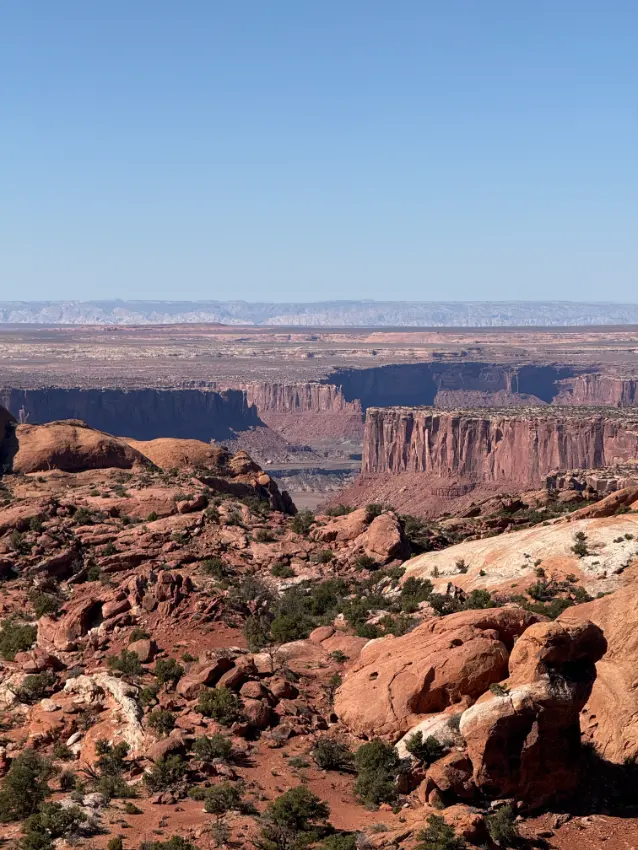 Upheaval Dome trek v Canyonlands