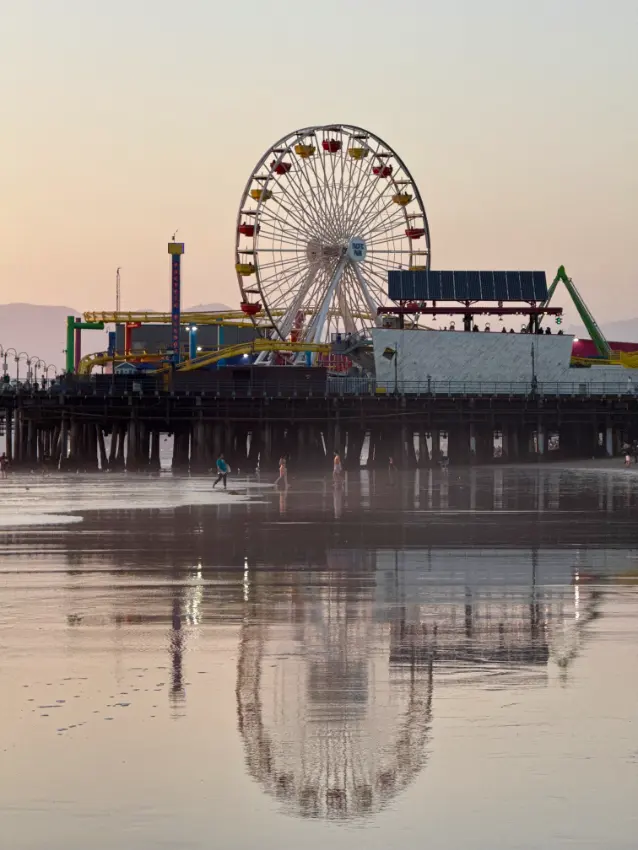 Santa Monica Pier ruské kolo při západu slunce